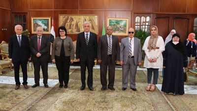 رئيس جامعة المنوفية يستقبل فريق المراجعة الخارجية من الشركة الروسية المانحة لشهادات الأيزو
