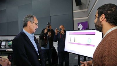 وزير الاتصالات يتفقد مركز المراقبة والتحكم لشبكة الشركة المصرية للاتصالات