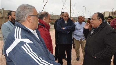 رئيس جامعة حلوان يتفقد منشآت الجامعة لمتابعة تداعيات سوء الأحوال الجوية