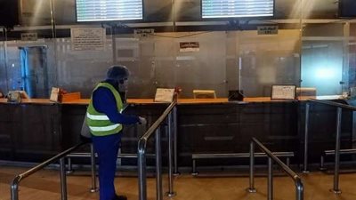 بالصور| تعقيم محطة سيدي جابر في الإسكندرية بعد ظهور أول إصابتين بكورونا