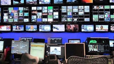 بدون ترخيص.. ضبط شخصان يقومان بإدارة قناتين فضائيتين بالجيزة