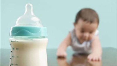 أضرار شرب الأطفال الرضع الحليب البقري