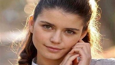 بعد الهجوم عليها.. ممثلة تركية تدخل الحجر الصحي