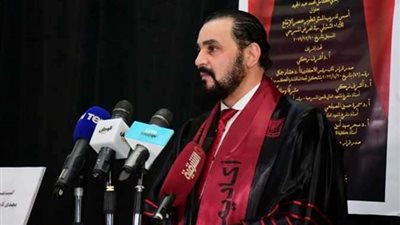 مع مرتبة الشرف.. حصول مجدي كامل علة الدكتوراه