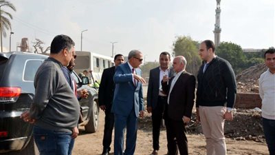 محافظ القليوبية يتفقد موقع طريق شركات البترول