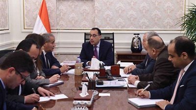 رئيس الوزراء يستعرض المخزون الاحتياطي للسلع الأساسية