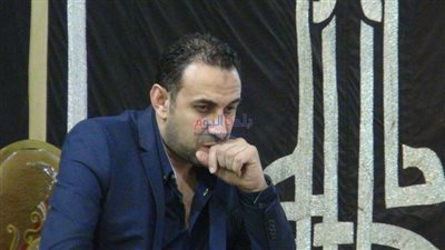 بالصور.. حسرة طارق السعيد في عزاء والدته