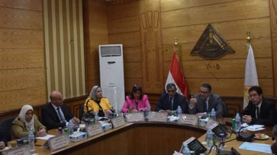 مجموعات عمل وطوارئ لمواجهة فيروس كورونا بجامعة بنها