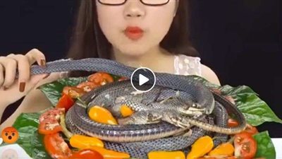 فتاة تتحدى فيروس كورونا بـ