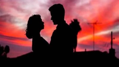 علقة موت في سبيل الحب.. رجل هندي يقطع الكهرباء عن قريته لمقابلة صديقته بالخفاء