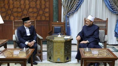 وفد سلطنة بروناي يبحث مع شيخ الأزهر تعزيز التعاون العلمي مع الجامعة