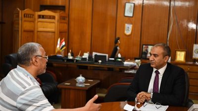 محافظ قنا يكلف السكرتير المساعد باستقبال المواطنين اليوم بمكتبه والاستماع إلى شكواهم