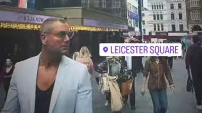 من شوارع لندن أحدث ظهور لتامر هجرس