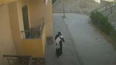 الأمن يلاحق سيدة تخلصت من رضيعة بحدائق أكتوبر.. تفاصيل