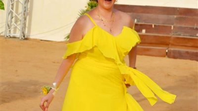 مي نور الشريف تتألق باللون الأصفر .. شاهد