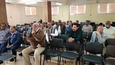 العمل بالتناوب وإجازات مدفوعة الأجر للحماية من الكورونا بالاقصر