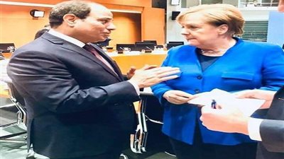 السيسي يؤكد لميركل تضامن مصر مع ألمانيا في أزمة فيروس كورونا