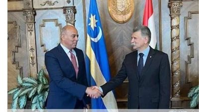 سفير مصر في بودابست يلتقي رئيس البرلمان المجري ويسلمه دعوة لزيارة القاهرة