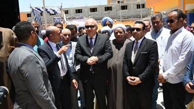 بتكلفة 60 مليون جنيه .. محافظ قنا يشهد التشغيل التجريبي لمحطة الصرف الصحي بقرية الصالحية