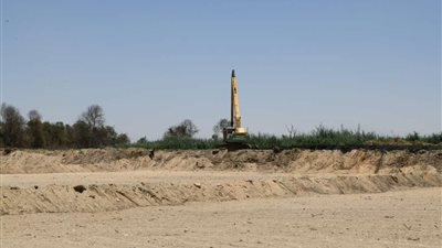 محافظ قنا يتفقد مشروع تطهير وإعادة تخطيط الغابة الشجرية بمنطقة الجبلاو