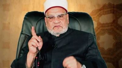 أحمد كريمة يرفض الرد على هجوم آمنة نصير.. لهذا السبب..(فيديو)