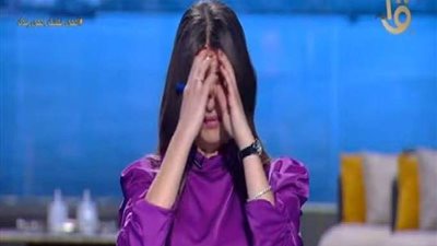 مذيعة بالتلفزيون المصري تنهار من البكاء على الهواء.. والسبب!