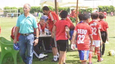 فتحي مبروك يعقد اجتماعًا مع مدربي قطاع الناشئين بالأهلي