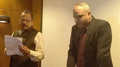 الفنان تامر عبد المنعم مع نائب السفير الهندي بنادي السينما