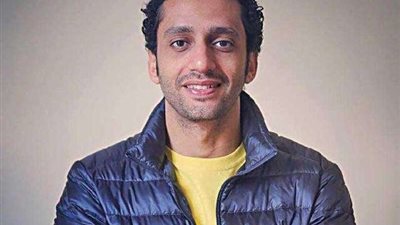 رحلة العمر.. محمد حاتم يسافر إلى فرنسا لهذا السبب