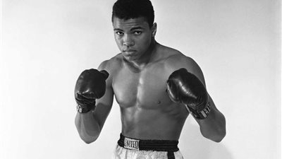 في ذكرى وفاته.. محطات في حياة الملاكم محمد علي كلاي أبرزها ما قبل الإسلام وبعده ومن الذي علمه الوضوء