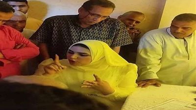 شيل أمي في عينيك.. عروس تفاجئ عريسها والمعازيم بقائمة شروط قبل كتب الكتاب (فيديو)