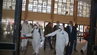 محافظ القليوبية يشرف على أعمال تطهير محطة قطار بنها