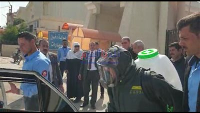 بالصور.. رئيس جامعة بني سويف يتابع أعمال تعقيم سيارات الأجرة