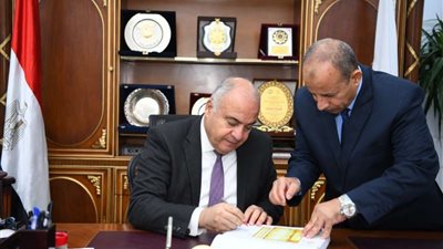 محافظ قنا يعتمد نتيجة الشهادة الإعدادية بنسبة نجاح 73.6% ويجرى اتصالا هاتفيا بالعشرة الأوائل