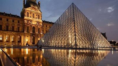 اجتماع عاجل للسياحة لمتابعة موقف القطع الأثرية المضبوطة مع الرئيس السابق لمتحف اللوفر