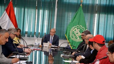 محافظ القليوبية يجتمع بالأجهزة التنفيذية لمتابعة إجراءات مواجهة كورونا