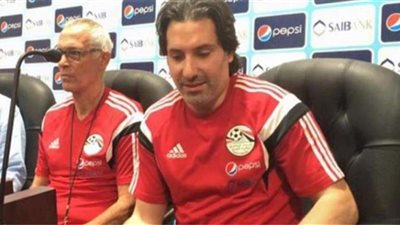 مدرب مصر السابق يعلن وفاة والدته وصعوبة حضور الجنازة