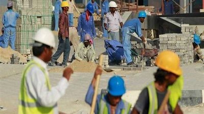 تفاصيل تفشي كورونا بين العمال الأجانب في الدوحة