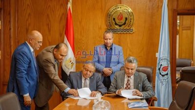 رئيس جامعة السويس يشهد توقيع بروتوكول تعاون بين هندسة السويس وشركة النصر للأسمدة