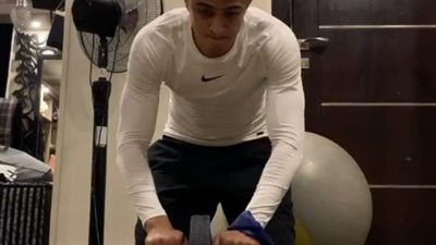 بالرغم من توقف الدوري.. نجم الزمالك يمارس تدريباته في المنزل