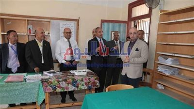 محافظ بني سويف يتفقد سير العمل بكنترول التعليم الصناعي