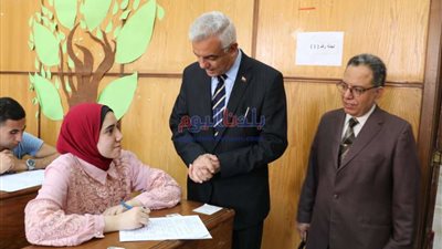 رئيس جامعة المنوفية ونائبه يتفقدان لجان امتحانات الزراعة والتربية والطب البيطري والتربية الرياضية