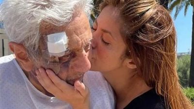 والد شاكيرا يخرج من المستشفى بعد تعرضه لأزمة صحية..والفنانة تطالب الجمهور بالدعاء