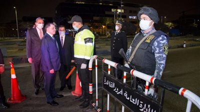 وزير الداخلية يتفقد انتشار الأمن لأعمال حظر التجول