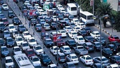 النشرة المرورية.. زحام مروري على الطرق الرئيسية بالقاهرة والجيزة