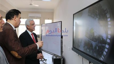 رئيس جامعة المنوفية يتفقد لجان الاختبارات الإلكترونية بكلية الذكاء الاصطناعى