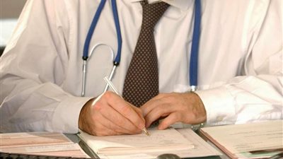 هشام الخياط : طلاب أوروبا يعزفون على الالتحاق بكليات الطب .. فيديو