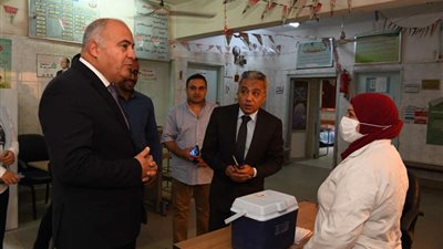 محافظ قنا يطلق إشارة البدء للتطعيم ضد مرض شلل الأطفال