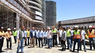 الجزار.. يتفقد أبراج المنطقة الشاطئية بمدينة العلمين الجديدة