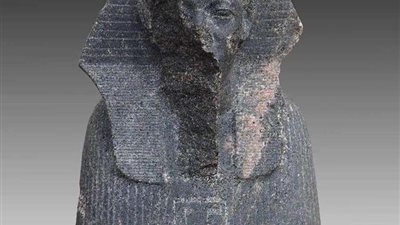 الكشف عن كتل حجرية من عهد الملك خوفو بمعبد الشمس بهليوبليس